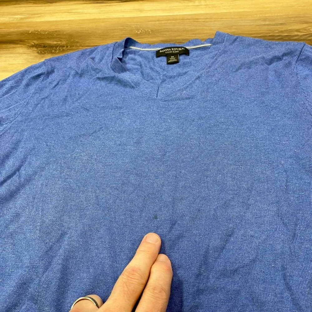 Banana Republic V-Neck Sweater Men M Silk Cashmere Blend Classic Blue Minimalist